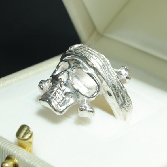 Pirate Skull Ring - Picture 7 of 7